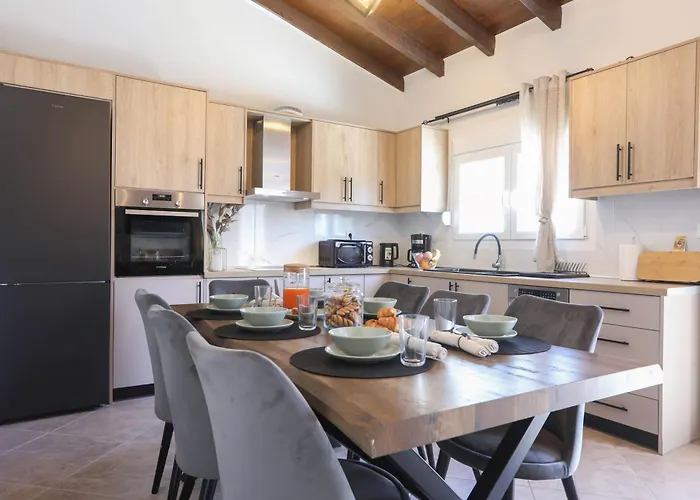 Semesterbostad Luxury And Tranquility - Halicouna's Perfect Gem Halikounas